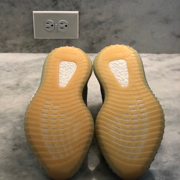 Men’s Adidas Yeezy Boost 350 V2 Size 12 (FX4348) - Picture 8 of 8